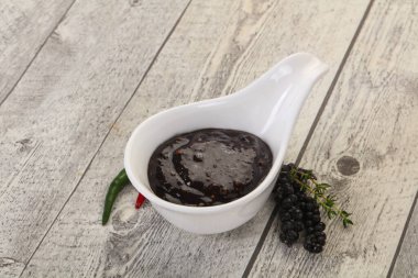 Et için baharatlı karabiber sosu.