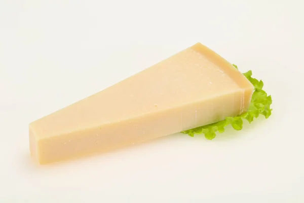 Italiaanse Traditionele Parmezaanse Kaas Driehoek Geserveerd Salade — Stockfoto