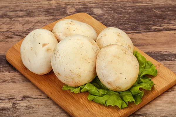 Champignons Mentah Atas Papan Siap Untuk Memasak — Stok Foto