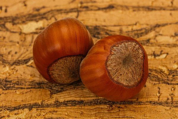 Zwei Reife Leckere Ganze Haselnüsse Hasel — Stockfoto