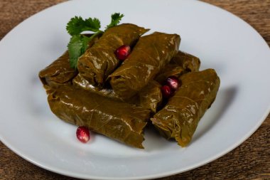 Kafkas geleneksel Dolma - üzüm yapraklarında kıyma
