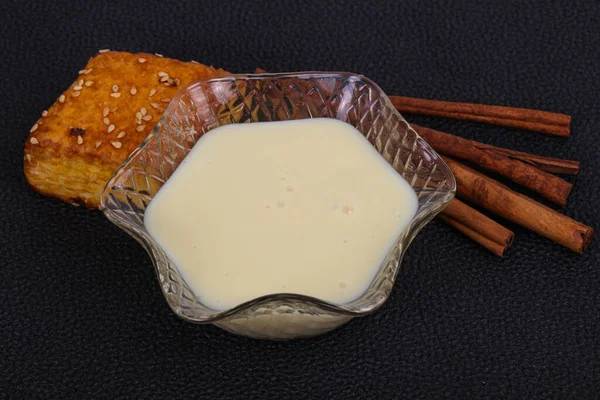 Condenced Milk Bowl Sinnamon Sticks Pastry — Stock Photo, Image