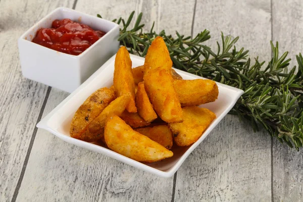 Fried potato slices with rosemary and sauce