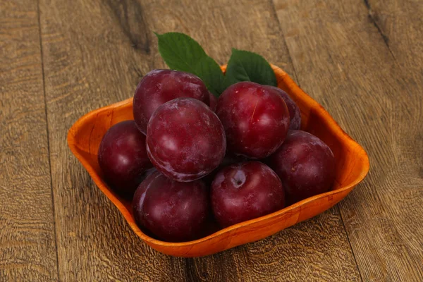 Ripe Plum Heap Wooden Basket — Stock Photo, Image