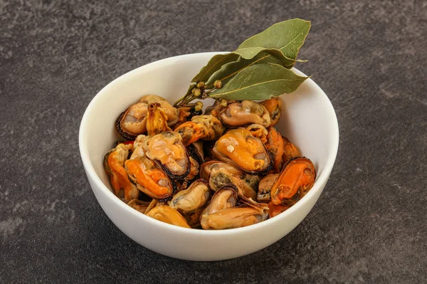 Cozze Sottaceto Con Spezie Nella Ciotola — Foto Stock