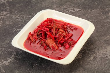 Rus geleneksel lahana ve sığır eti çorbası