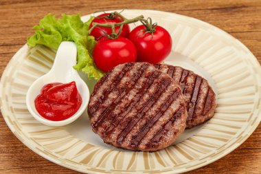Domates soslu ızgara burger pirzolası