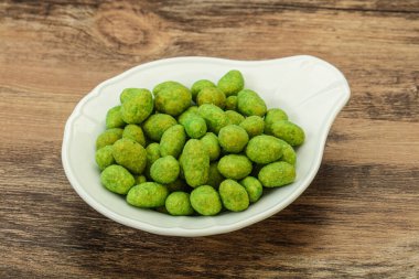 Baharatlı wasabi fıstığı kasede atıştırmalık