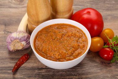 Meşhur İspanyol soğuk domates çorbası.