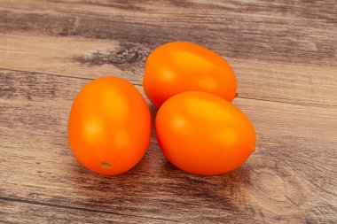 Lezzetli sebzeler - Arka planda sarı domates yığını