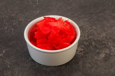 Asya mutfağı terbiye edilmiş zencefil kökü kasede.