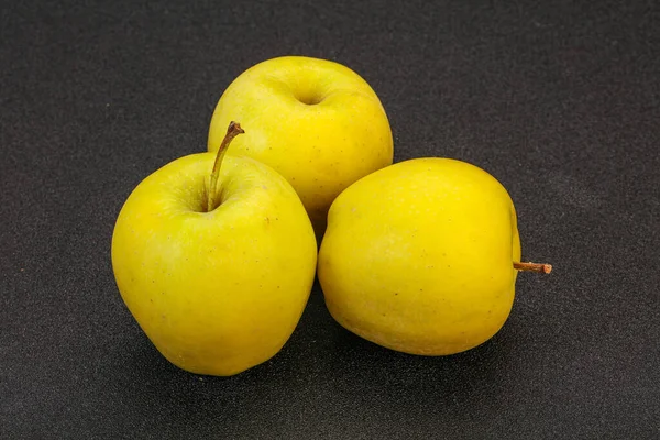 Süße Reife Und Schmackhafte Goldene Äpfel Vor Hintergrund — Stockfoto