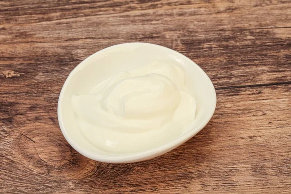 ボウルに乳製品サワークリーム — ストック写真