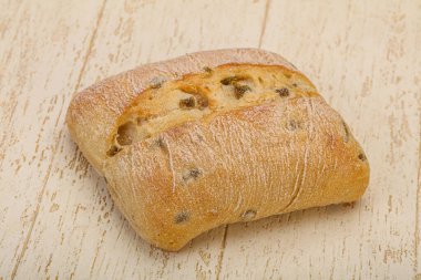 İtalyan ciabatta ekmeği ve zeytinyağı.