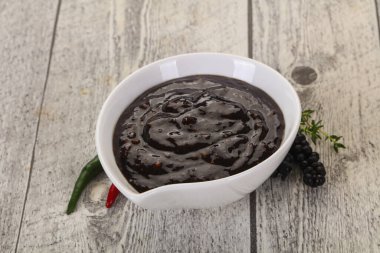 Et için baharatlı karabiber sosu.