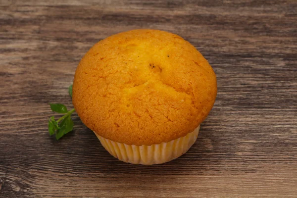 Zoete Smakelijke Muffin Geserveerd Muntblad — Stockfoto