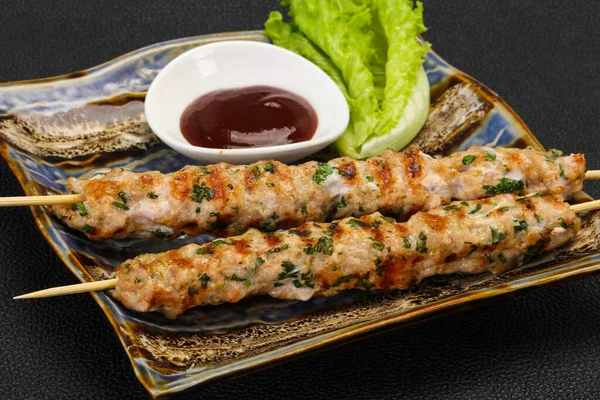 Brochette Porc Haché Kebab Avec Sauce Barbecue — Photo