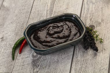 Et için baharatlı karabiber sosu.