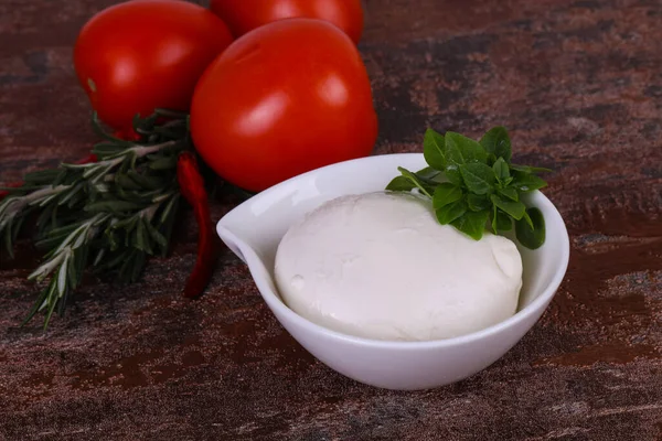 Italienska Mozzarella Ost Boll Serveras Basilika Och Tomater — Stockfoto