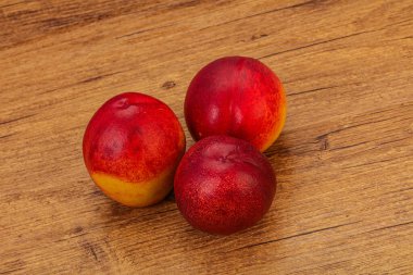 Tatlı olgun ve lezzetli Nectarine arka planda