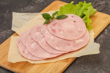 Kaygan jambonlu domuz eti.