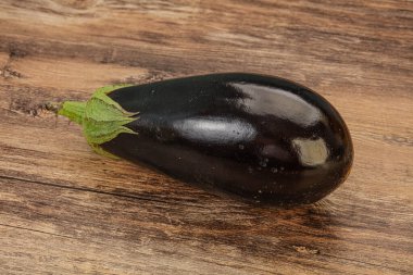 Siyah olgun taze bir patlıcan.