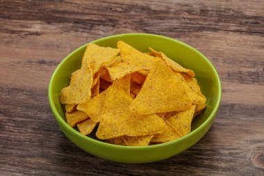 Meksika mısır cipsi üçgen yığını.