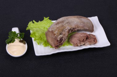 Gurmet domuz dili aperatifi.