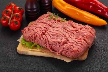 Pişirmek için çiğ hindi kıyması