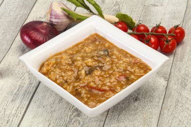 Kafkas Kharço çorbası, sığır eti ve pilav.