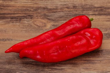 Olgun sulu kırmızı Ramiro biberi - pişirmeye hazır