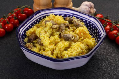 Tavuk kalbi ve baharatlı pilav.