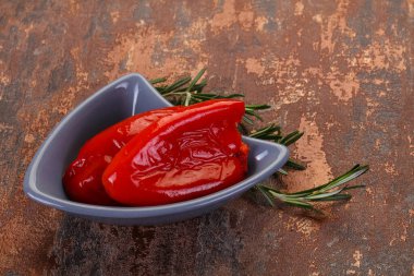 Yağlı kırmızı dolma biberi turşusu