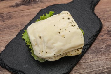 Izgara için naneli Yunan Halloumi peyniri