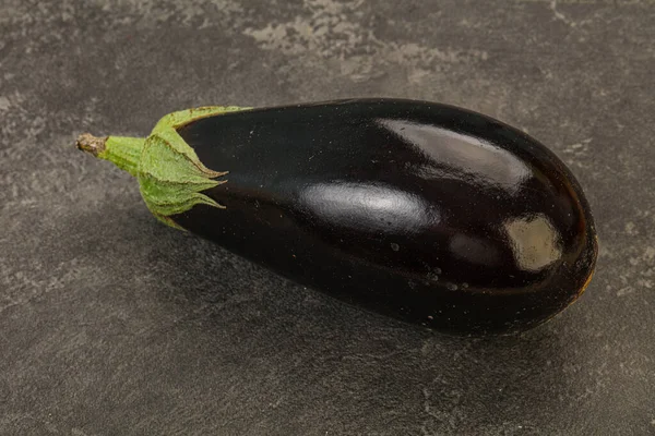 Aubergine Fraîche Mûre Noire Sur Fond — Photo