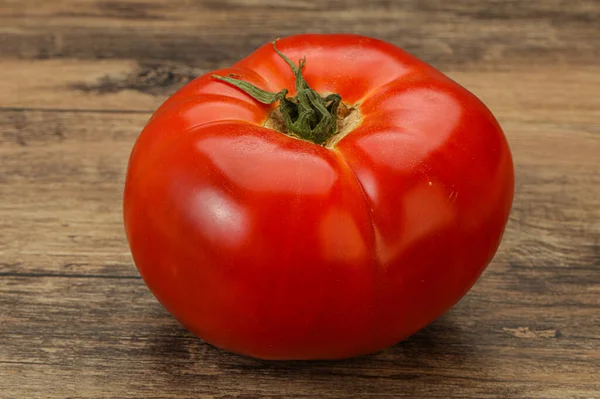 用成熟的大的多汁的红色西红柿烹调 — 图库照片