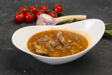 Kafkas Kharço çorbası, sığır eti ve pilav.