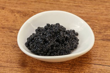 Lüks balık, kâsede siyah havyar.