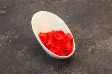 Asya mutfağı terbiye edilmiş zencefil kökü kasede.