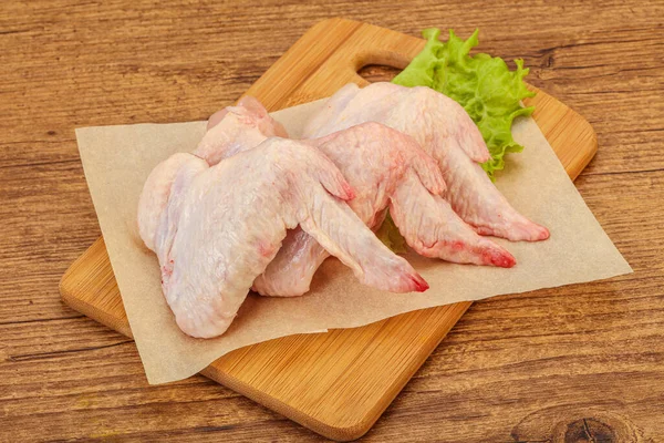 生の鶏の羽料理の準備 — ストック写真
