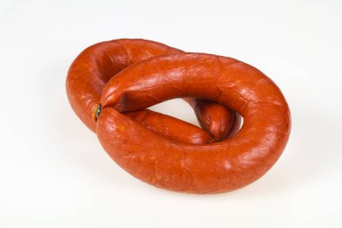 Lezzetli et sosis hazır beyaz arka plan üzerinde yemek için