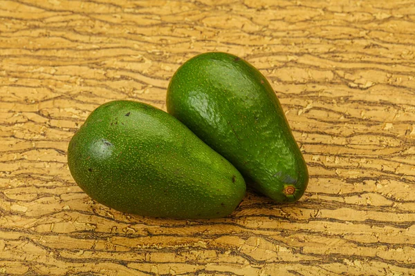 Två Mogna Exotiska Gröna Avokado Grönsaker — Stockfoto