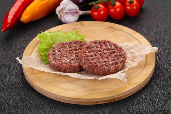 Rohe Burger Schnitzel Bereit Für Den Grill — Stockfoto