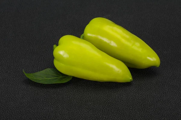 Rijpe Groene Paprika Houten Achtergrond — Stockfoto