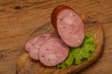 Baharatlı ve otlu füme jambon.