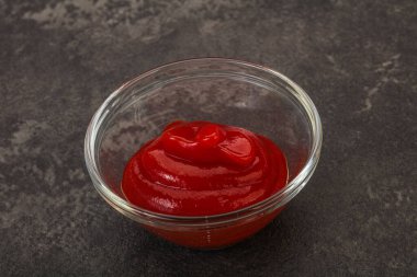 Lezzetli domates ketçapı kasede
