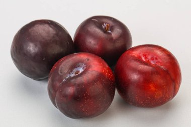 Olgun tatlı erik meyvesi yığını