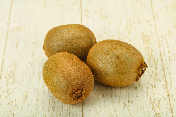 Few Ripe Sweet Kiwi Exotic Fruit — Stock Photo, Image