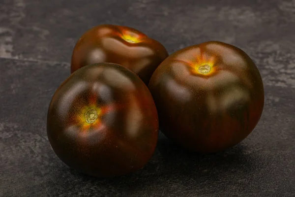 Preto Saboroso Suculento Kumato Tomate Heap — Fotografia de Stock