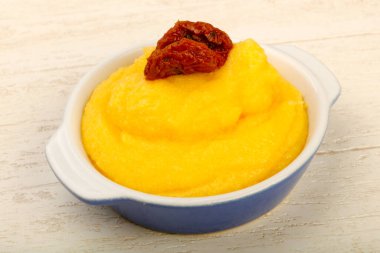 Kuru domatesli Polenta.